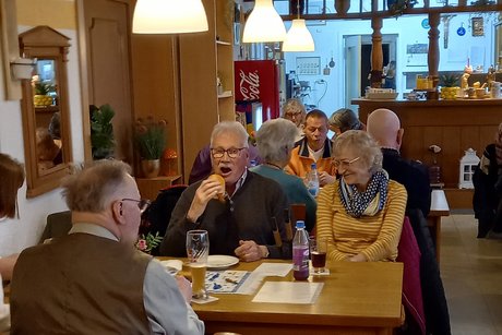 Auch hier schmeckt die Bratwurst am ende der Mitgliederversammlung Auch hier schmeckt die Bratwurst am ende der Mitgliederversammlung