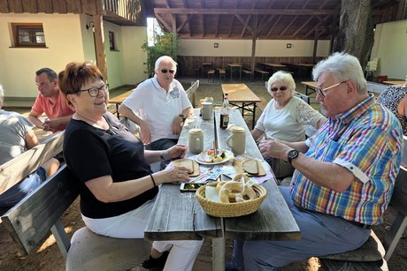 Teilnehmer beim Treffen auf dem Dorfkeller in Hallerndorf