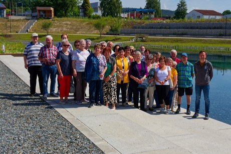 Gruppenfoto am neuen See