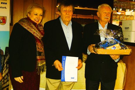 Ehrung für 50 Jahre Mitgliedschaft Gerhard Weiss Petra Guttenberger, Gerhard Weiss, Ortsvorsitzender Walter Hartmann