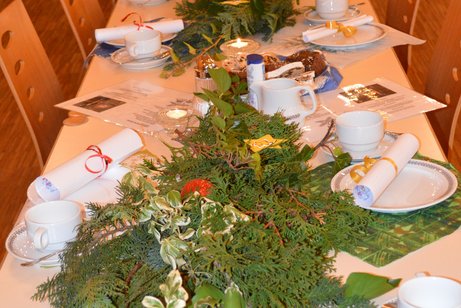 Weihnachtlich gedeckter Tisch