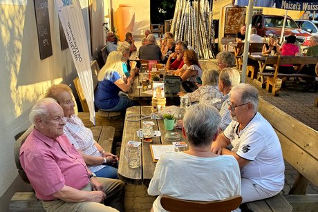 Gemütliche Runde Im Goldenen Lamm, Plankenfels