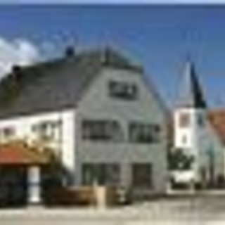 Burkheim gehört zur Gemeinde Altenkunstadt im Landkreis Lichtenfels/Oberfranken. Am Fuß des Kordigast (536m) in schöner landschaftlicher Lage lädt das Heimatdorf des Dichters Franz-Josef Ahles (auch der Sänger vom Kordigast genannt) zum Verweilen ein.