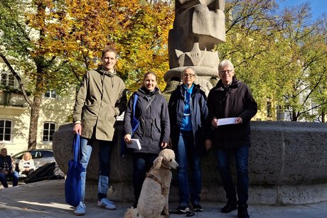 Die Vorstandschaft konnte auch am Josephsplatz viele Spendenaufrufe verteilen.