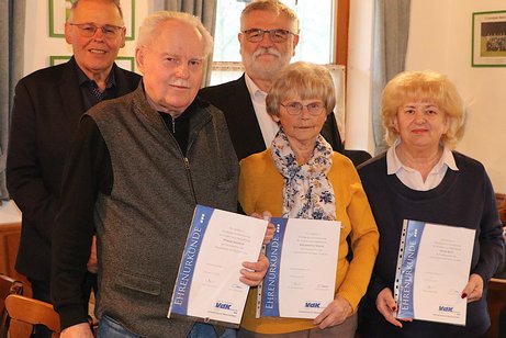 Der VdK Gundelsdorf zeichnete langj&auml;hrige Mitglieder aus. Das Bild zeigt, von links, 2. Vorsitzenden Stefan Auer, Ottmar Ullrich, Vorsitzender Franz Josef Wich, Kreszentia Weich und Irene Betz.