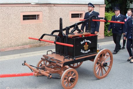 Bild zeigt alte Feuerwehrpumpe der Feuerwehr Rettersheim