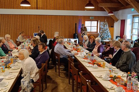 Leise Hintergrundmusik mit Wolfgang Gerer .