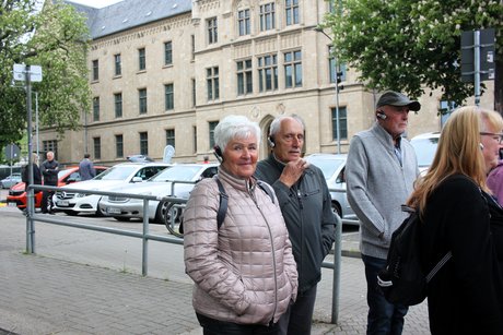 Einige Teilnehmer bei der Stadtf&uuml;hrung