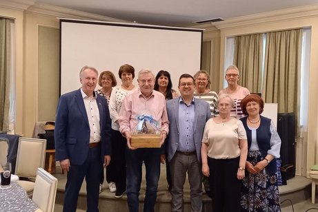 Von links: Helmut Plenk, Petra Kasparbauer, Ingrid Schr&ouml;der, Hans Ippisch, Irmgard S&uuml;&szlig;, Andreas Kroner, Edeltraud Scholz, Monika Besier, Marion Achatz, Elisabeth Ertl