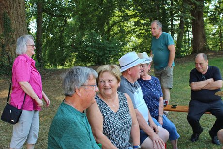 gem&uuml;tlicher Plausch vor Spielbeginn