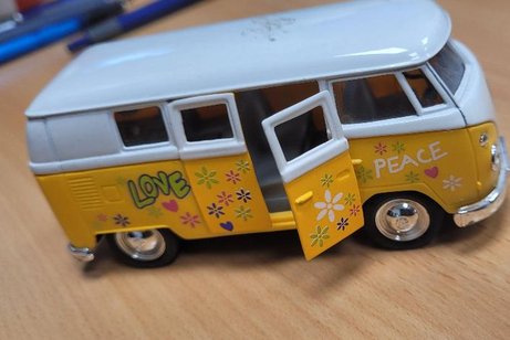 Bus mit offener T&uuml;r