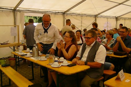 Vordere Reihe v.li.: Tobias Winkler, MdB; Anja Goldmann, VdK-Kreisgeschäftsführerin; Harry Scheuenstuhl, MdL