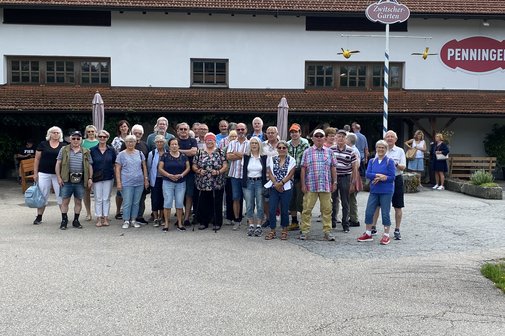 Gruppe von Menschen verschiedenen Geschlechts und Alters