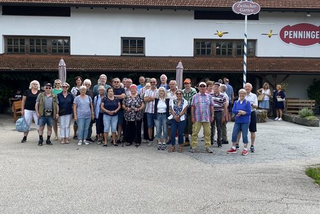 Gruppe von Menschen verschiedenen Geschlechts und Alters