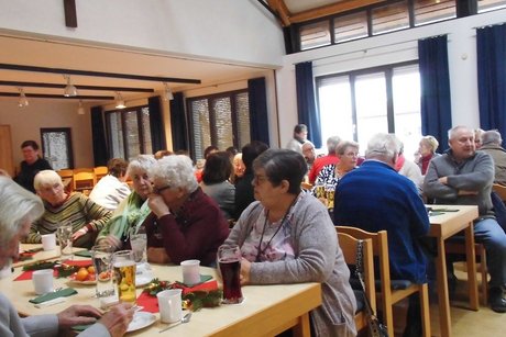 Bei Kaffee und Kuchen begann der Nachmittag recht gem&uuml;tlich.