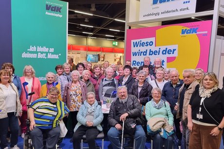 Abgebildet sind die Teilnehmer der Fahrt zur Inviva