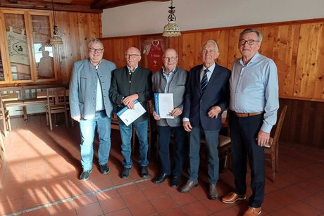 Ehrungen und 1. Vorsitzender: von links: Harald Mayrhofer, Josef Käser, Ludwig Sigl, Alois Gerstl, Josef Zellner Ehrungen und 1. Vorsitzender: von links: Harald Mayrhofer, Josef Käser, Ludwig Sigl, Alois Gerstl, Josef Zellner
