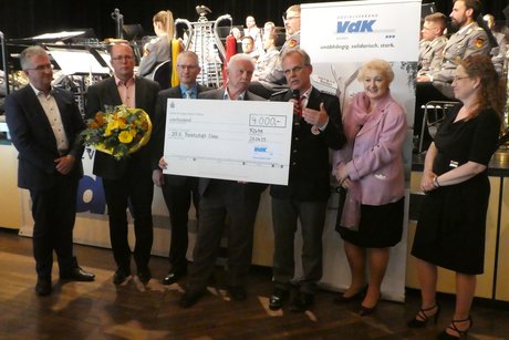 von links: Erster B&uuml;rgermeister Stadt Stein Kurt Kr&ouml;mer, Zweiter B&uuml;rgermeister Stadt Stein Bertram H&ouml;fer, stv. Kreisvorsitzender Jan Ziegler, stv. Kreisvorsitzender Walter Hartmann, BRK Bereitschaftsleiter Bernd Herrmann, VdK Kreisvorsitzende Petra Guttenberger MdL, VdK Kreisgesch&auml;ftsf&uuml;hrerin Anja Goldmann