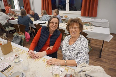 Teilnehmer*innen bei der Adventsfeier