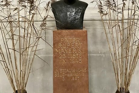 Bild von der Büste von Pater Rupert Mayer in der Basilika von Kloster Ettal