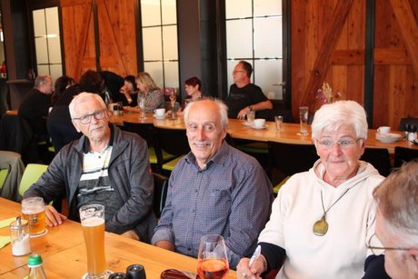 Teilnehmer*innen beim Kaffeenachmittag