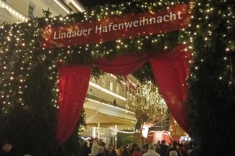 Wunderschöner Eingang zur Hafenweihnacht