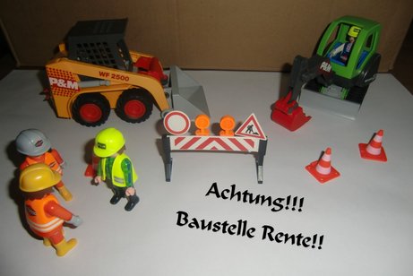 Symbolbild zum Thema Rente, zeigt eine Baustelle mit Figuren und dem Schriftzug "Achtung Baustelle Rente!!"