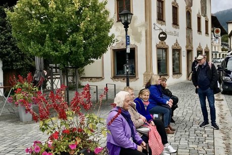 Bild von wartenden Ausflugsteilnehmern