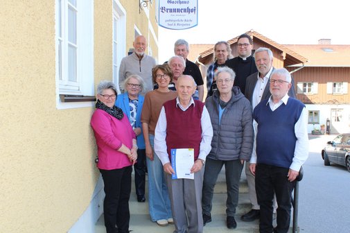 Vorstand mit Ehreng&auml;sten und langj&auml;hrige Mitglieder