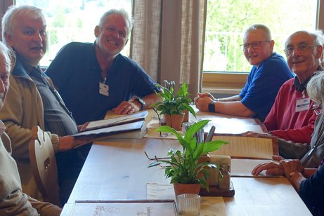4 Waldkraiburger VdK-Aktive sitzen am Tisch. Rudolf Siegmund, J&uuml;rgen Zabelt, Ani Pitsch und Dr. Herbert Schwarz