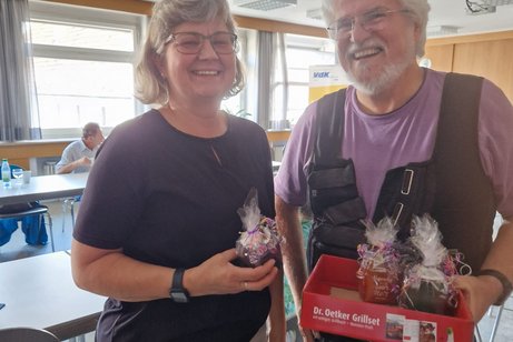 Iris Muhr (ehemalige Kassiererin) mit 1. Vorsitzenden Karlo Petar Plazonic OV MET