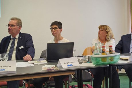 Abgebildet ist der VdK Kreisvorsitzende Bert Horn, Referentin Birgitta Merk vom VdK Landesverband, Kreisgeschäftsführerin Birgit Stelzer sowie der Wunsiedler Kreisvorsitzende Konrad Scharnagl