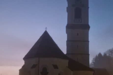 Kirche am Abend der Weihnachtsfeier