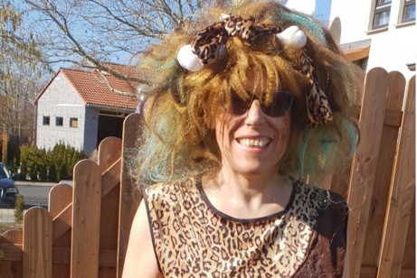 Fasching, verkleidet als Neandertaler