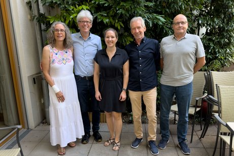 Stehen an der Spitze des VdK Maxvorstadt (von links): Judith und Michael Pausder, Sina Grefe, Hans-Jürgen Götz und Holger F. Pachl. Stehen an der Spitze des VdK Maxvorstadt (von links): Judith und Michael Pausder, Sina Grefe, Hans-Jürgen Götz und Holger F. Pachl.