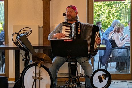Musiker Kai beim Musikabend im Hotel Musiker Kai beim Musikabend im Hotel