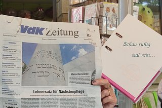 VdK Zeitschrift vor Booten