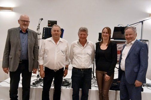 Von links: stellv. Kreisvorsitzender Johann Stetter, Musiker Marions, Kreisgesch&auml;ftsf&uuml;hrerin Andrea Knott, Kreisvorsitzender Wilhelm Wagenpfeil