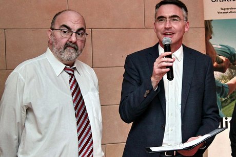 Herr Domkapitular Wolfgang H&ouml;rl und Herr Dekan Volker spenden gemeinsam den priesterlichen Segen.