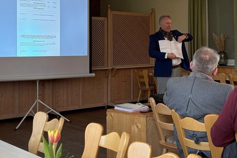 Referent Herr Plenk beim Vortrag