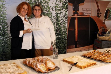 Für die Teilnehmer gab es Kaffee und Kuchen vom Büffet