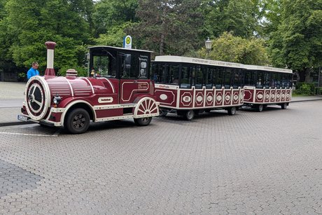 Mit der Stadtbahn auf eine Rundfahrt Mit der Stadtbahn auf eine Rundfahrt