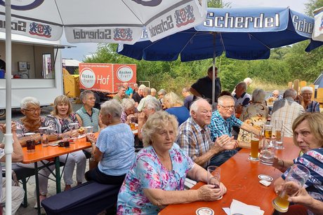 Abgebildet sind die Mitglieder des VdK Oberkotzau beim Grillfest