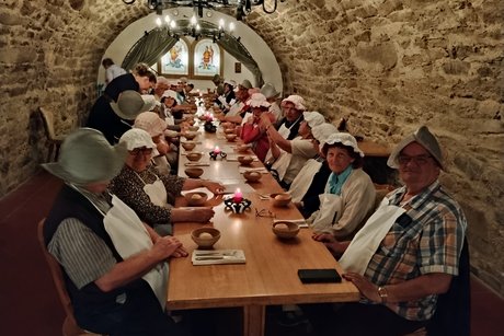 und Abends ein zünftiges Ritteressen 6 Tage VdK Cadolzburg