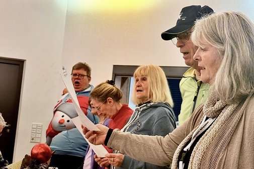 Gemeinsames Singen der VDK-Mitglieder