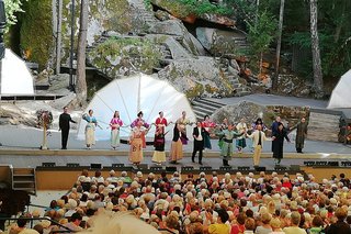 Abgebildet sind die Mitwirkenden der Luisenburg-Festspiele