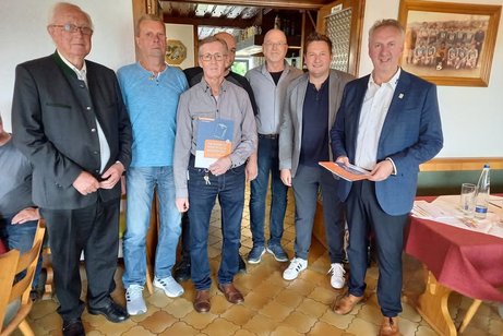 v. l.: Franz Xaver Pongratz, Ludwig Pritzl, Michael Bergbauer, Mirco Kerscher, Siegbert Kuffner, Andreas Eckl und Helmut Plenk v. l.: Franz Xaver Pongratz, Ludwig Pritzl, Michael Bergbauer, Mirco Kerscher, Siegbert Kuffner, Andreas Eckl und Helmut Plenk