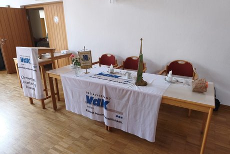 Geschm&uuml;ckter Tisch unseres Vorstandes