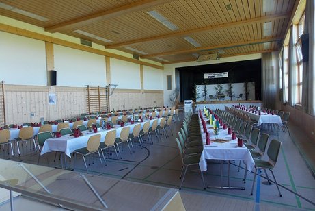 Adventfeier VdK OV Probstried Geschmückter Saal in der Sport- und Festhalle Probstried