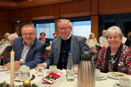 Fröhliche Ehrengäste und Vorstand Fröhliche Ehrengäste und Vorstand